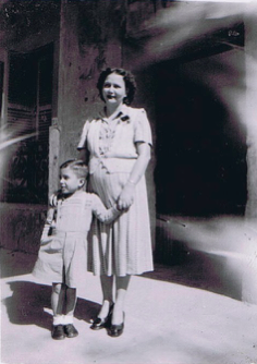  Duncan and his mother in Calcutta in the 1950s. Courtesy of Duncan Ross.